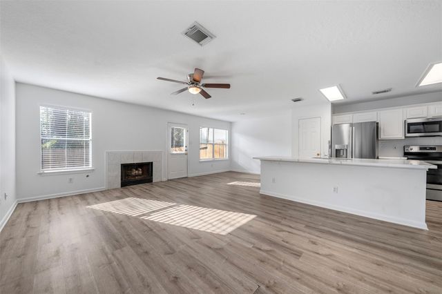 211 Blushwood Place, The Woodlands, TX 77382