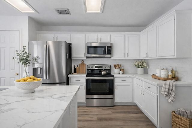 211 Blushwood Place, The Woodlands, TX 77382