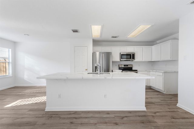 211 Blushwood Place, The Woodlands, TX 77382