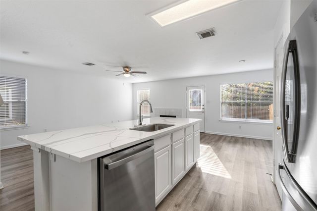 211 Blushwood Place, The Woodlands, TX 77382