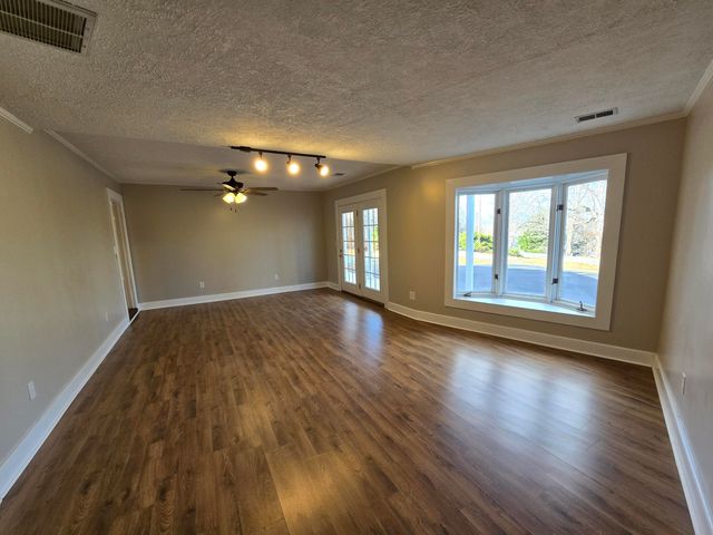 120 Tiki TER, Goodview, VA 24095