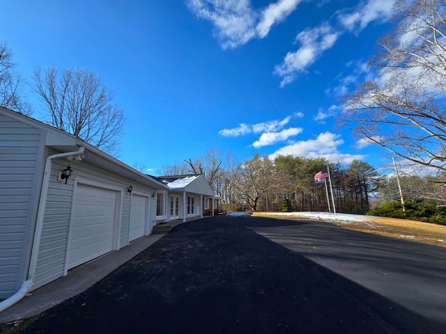 120 Tiki TER, Goodview, VA 24095