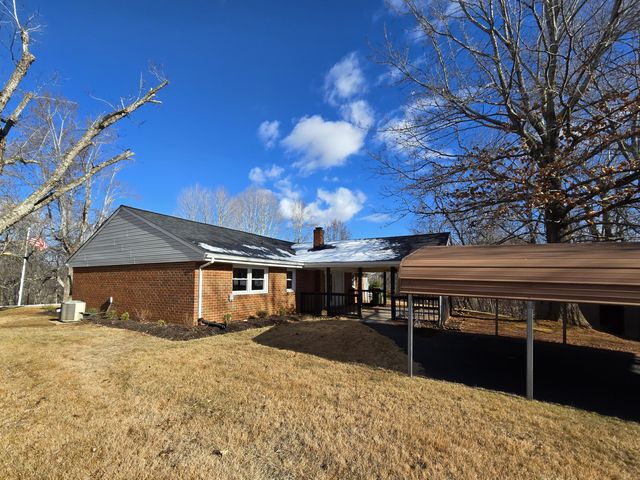 120 Tiki TER, Goodview, VA 24095