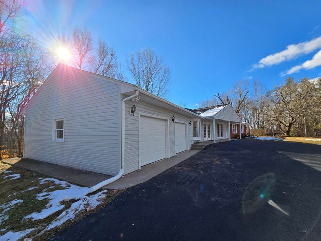 120 Tiki TER, Goodview, VA 24095