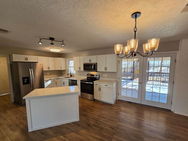 120 Tiki TER, Goodview, VA 24095