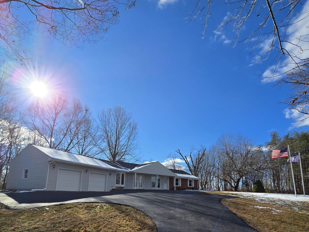 120 Tiki TER, Goodview, VA 24095