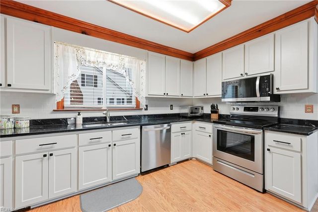 105 Waters DR, Moyock, NC 27958