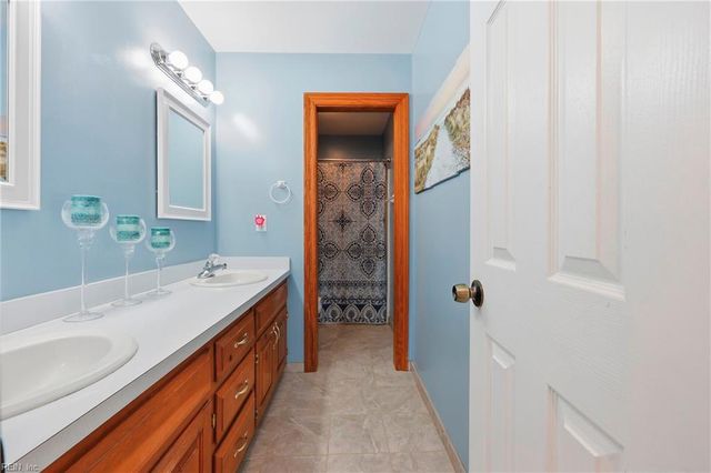 105 Waters DR, Moyock, NC 27958