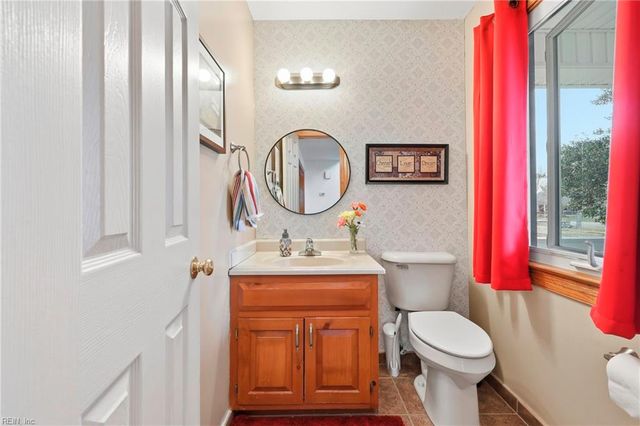 105 Waters DR, Moyock, NC 27958