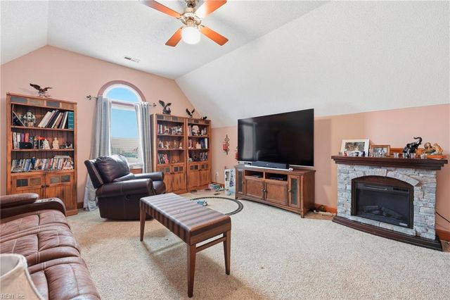 105 Waters DR, Moyock, NC 27958