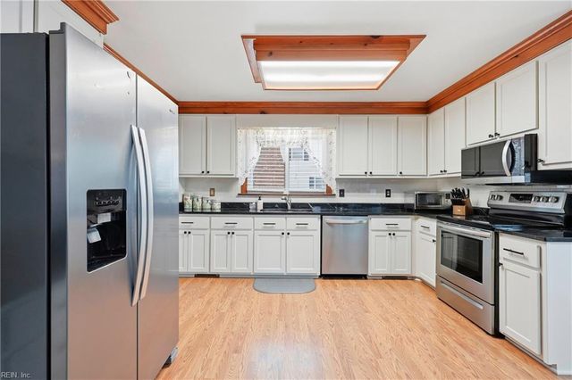 105 Waters DR, Moyock, NC 27958