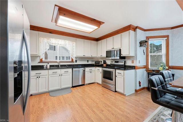 105 Waters DR, Moyock, NC 27958