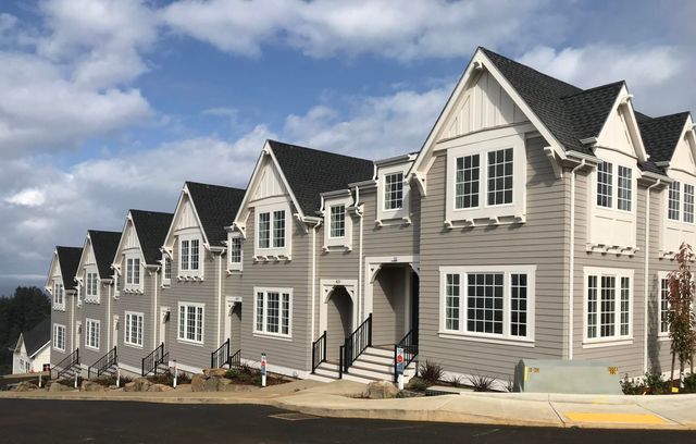 419 NE Moonwake Lane 17, Depoe Bay, OR 97341