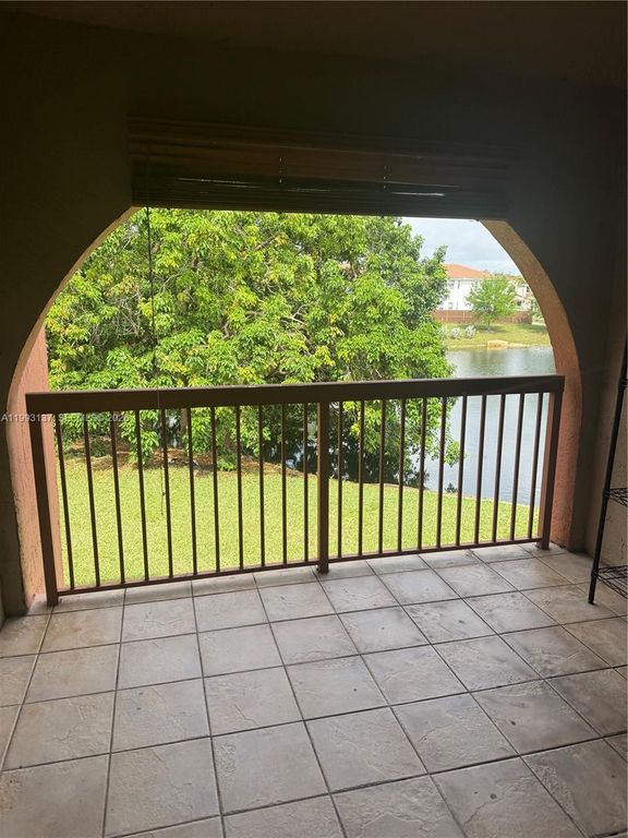 10233 NW 9th St Cir 210-1, Miami, FL 33172