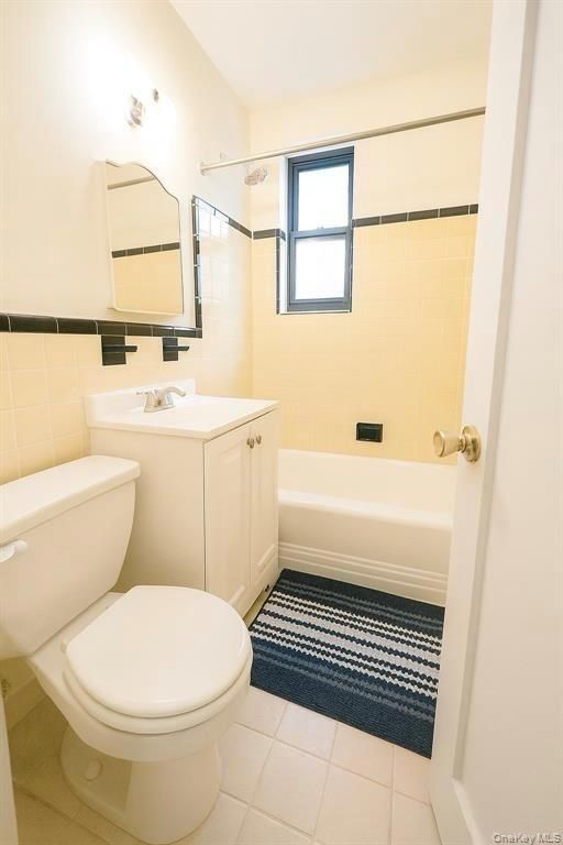 99-63 66th C8, Rego Park, NY 11374 — photo 3