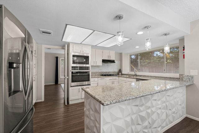 9827 Gold Cup Way, Houston, TX 77065