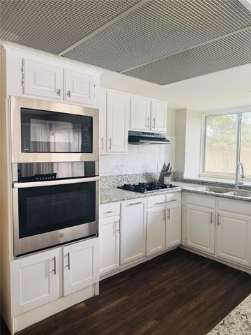 9827 Gold Cup Way, Houston, TX 77065