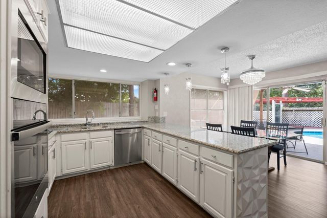 9827 Gold Cup Way, Houston, TX 77065