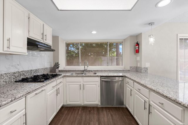 9827 Gold Cup Way, Houston, TX 77065