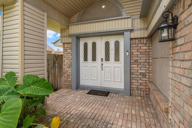 9827 Gold Cup Way, Houston, TX 77065