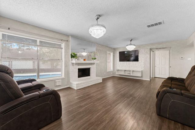 9827 Gold Cup Way, Houston, TX 77065