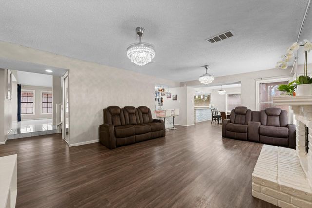 9827 Gold Cup Way, Houston, TX 77065