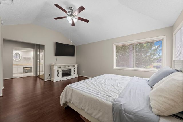 9827 Gold Cup Way, Houston, TX 77065