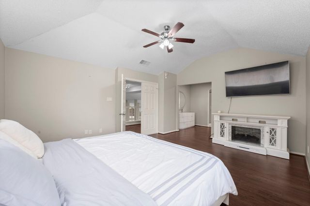 9827 Gold Cup Way, Houston, TX 77065