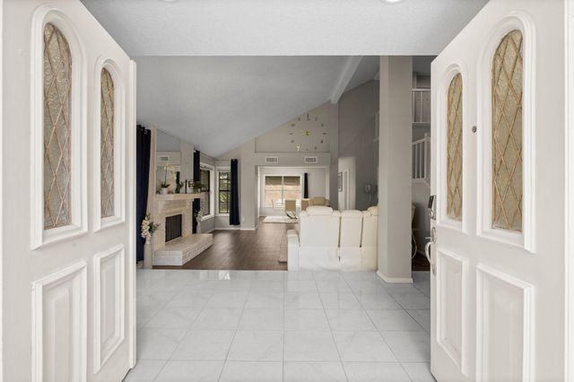 9827 Gold Cup Way, Houston, TX 77065