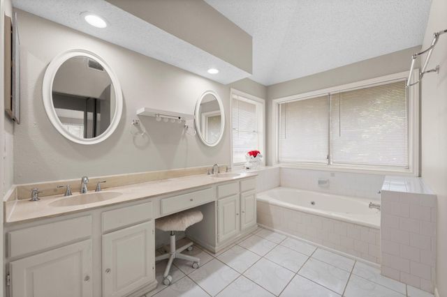 9827 Gold Cup Way, Houston, TX 77065