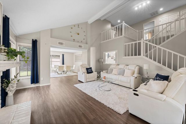 9827 Gold Cup Way, Houston, TX 77065