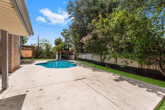 9827 Gold Cup Way, Houston, TX 77065