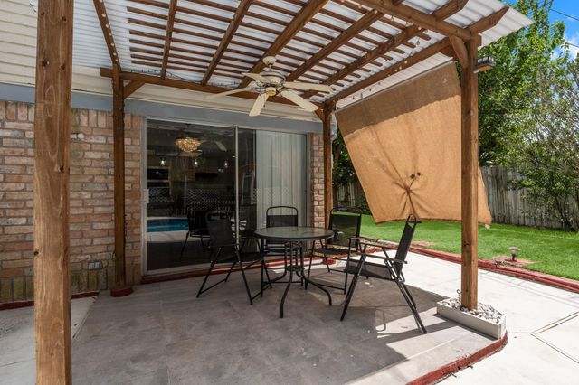 9827 Gold Cup Way, Houston, TX 77065