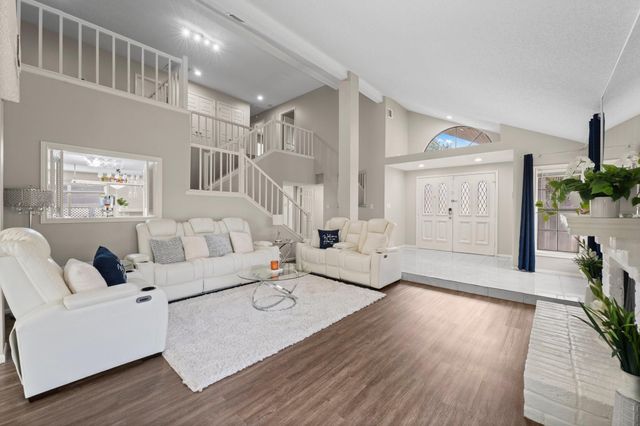 9827 Gold Cup Way, Houston, TX 77065