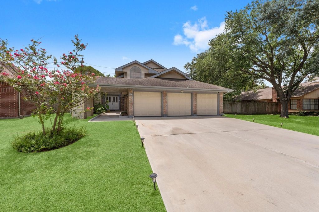 9827 Gold Cup Way, Houston, TX 77065