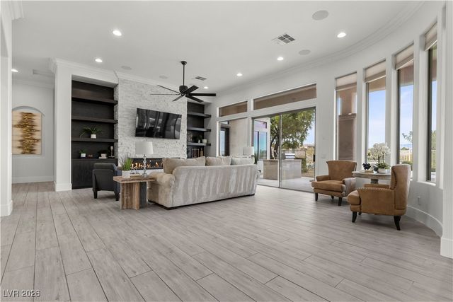 29 Golf Crest Court, Henderson, NV 89052