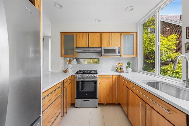 16 Ellery Square, Cambridge, MA 02138