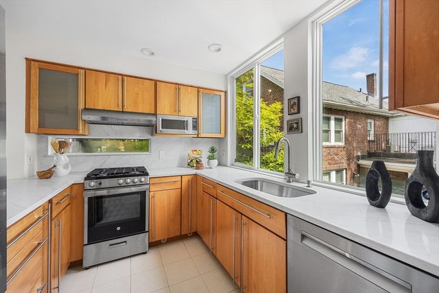 16 Ellery Square, Cambridge, MA 02138