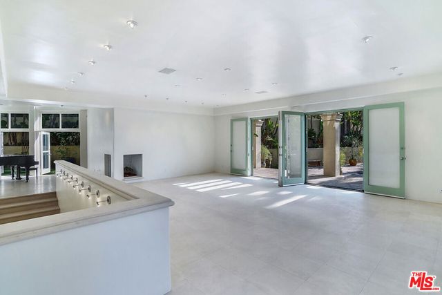 1368 Doheny Place, Los Angeles, CA 90069