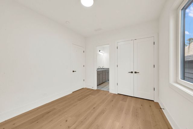 2248 W Ainslie Street, Chicago, IL 60625