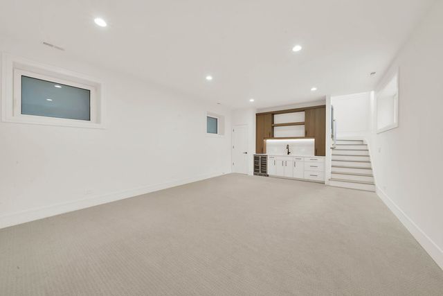 2248 W Ainslie Street, Chicago, IL 60625
