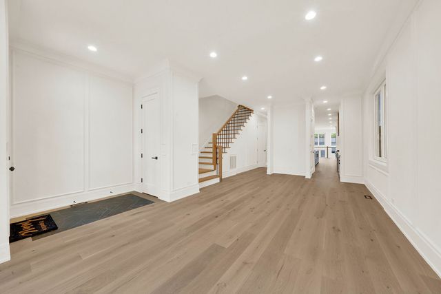 2248 W Ainslie Street, Chicago, IL 60625