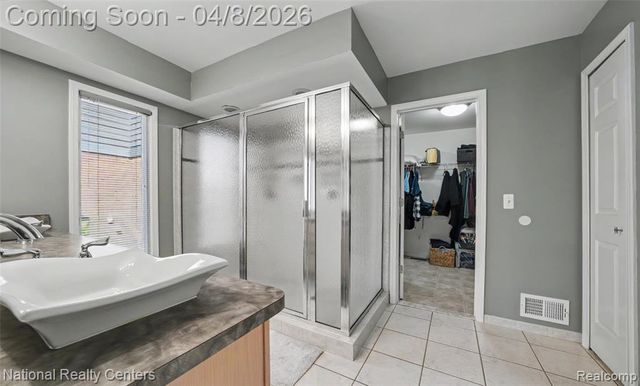 56175 Saint Andrews Drive, Macomb, MI 48042
