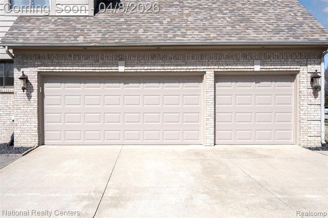 56175 Saint Andrews Drive, Macomb, MI 48042