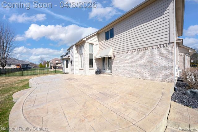 56175 Saint Andrews Drive, Macomb, MI 48042