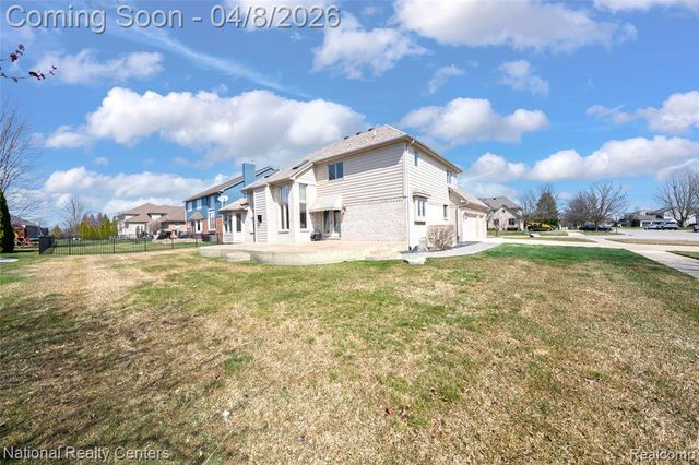 56175 Saint Andrews Drive, Macomb, MI 48042