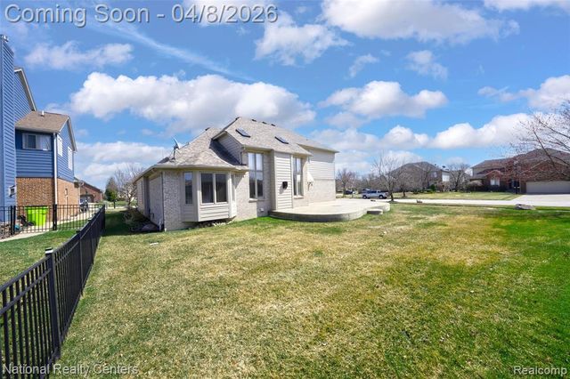 56175 Saint Andrews Drive, Macomb, MI 48042