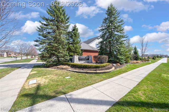 56175 Saint Andrews Drive, Macomb, MI 48042