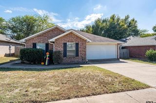 1141 Woodlands Park Dr, Lindale, TX 75771