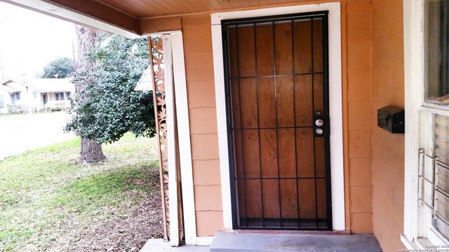 1733 San Francisco, San Antonio, TX 78201